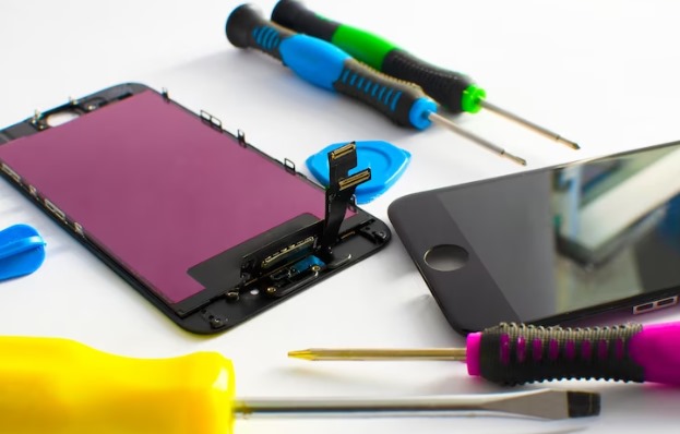 Essential iPhone Repair Kit Items Every DIY Enthusiast Needs