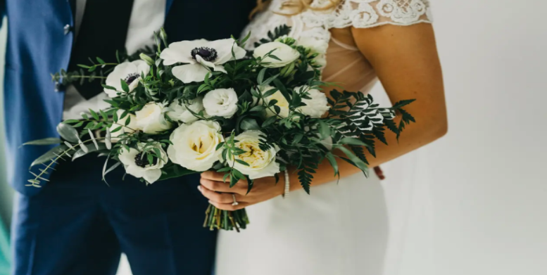 How to Craft Your Dream Wedding Bouquet From Garden to Aisle