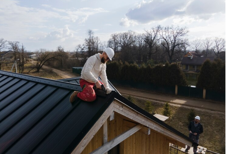 How to Choose the Right Roofing Material for Your Climate?