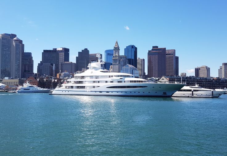 exclusive yacht charters Dubai
